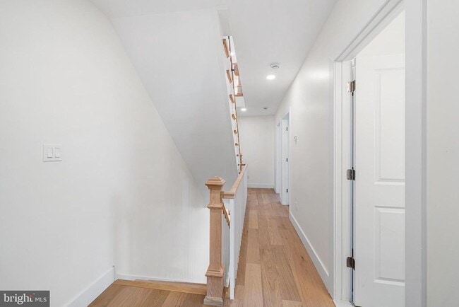 Building Photo - 703 Preston Ave