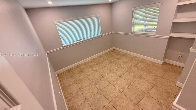 Building Photo - 8820 SW 43rd Terrace