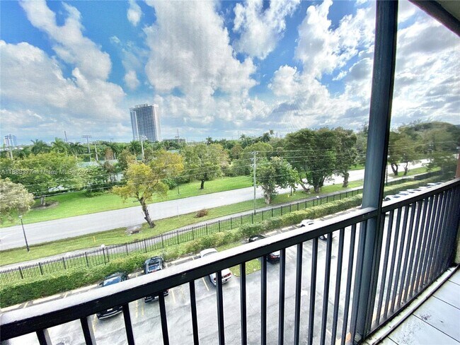 Building Photo - 16950 W Dixie Hwy