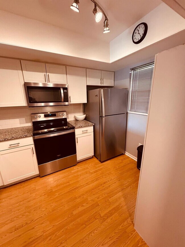 Building Photo - 2050 Oleander Blvd