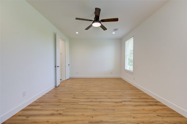 Building Photo - 2708 Noble St