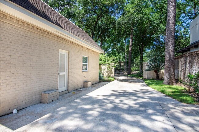 Building Photo - 354 Tealwood Dr