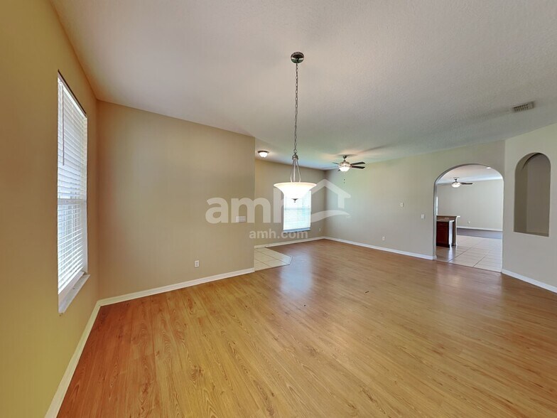 Building Photo - 2555 Azzurra Ln