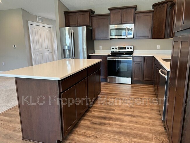 Building Photo - 2301 Redmond Ave