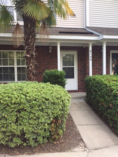 Building Photo - Available 9/1. Great 2 BR/2.5 BA Townhome ...