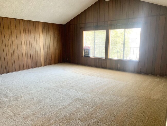 Building Photo - Five Bedroom Single Family Home in Irvine!