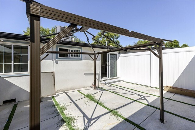 Building Photo - 8206 Cantaloupe Ave