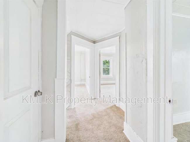 Building Photo - 448 E Voris St