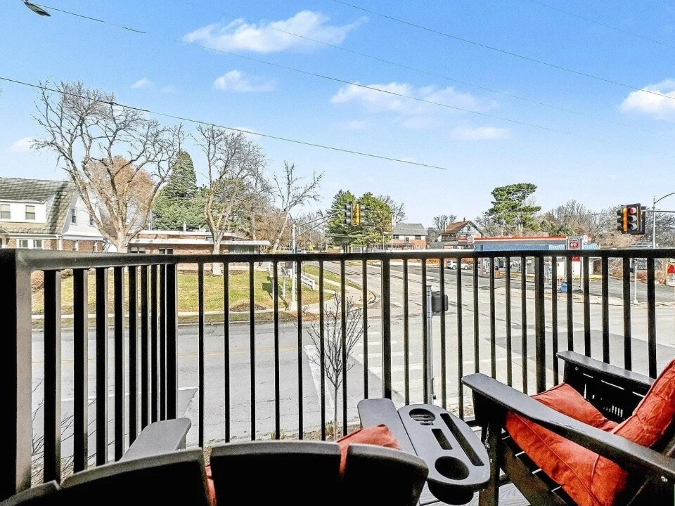 Building Photo - 5302 Elmwood Plz