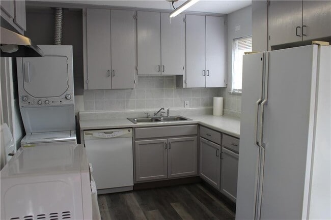 Building Photo - 2303 Towbridge Cir