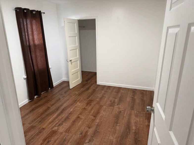 Building Photo - 308 E 8th St