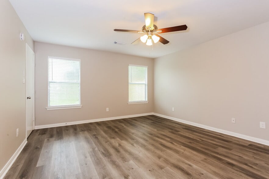 Building Photo - 8022 Bunting Ct