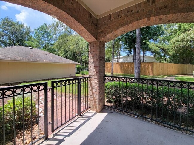 Building Photo - 6607 Lake Woodlands Dr