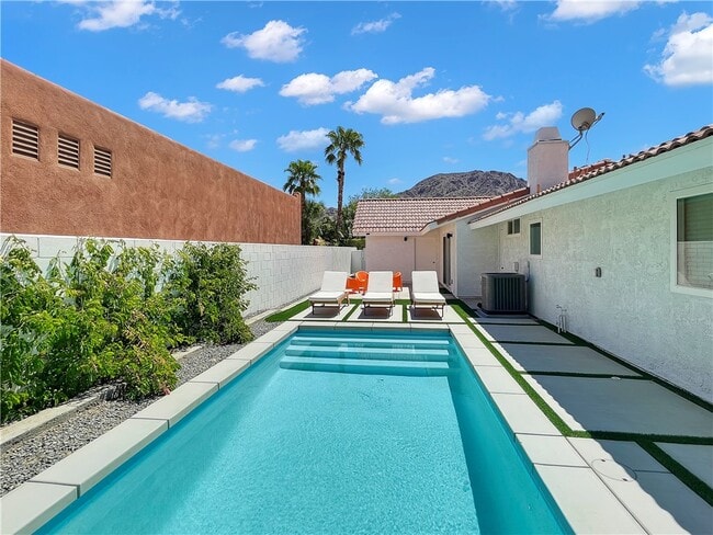 Building Photo - 54905 Avenida Diaz