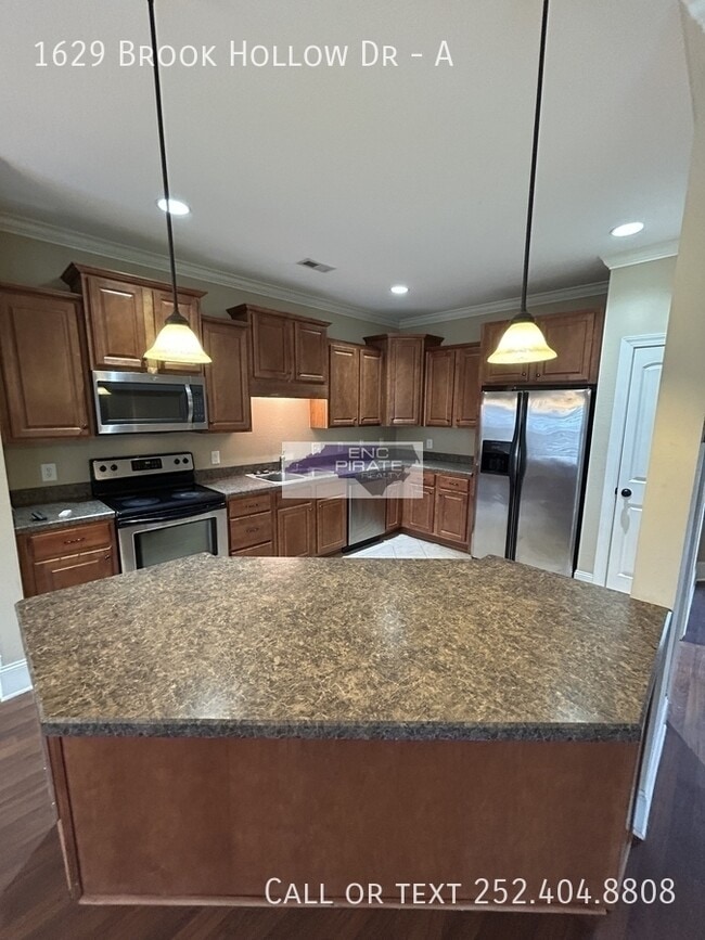 Building Photo - 1629 Brook Hollow Dr