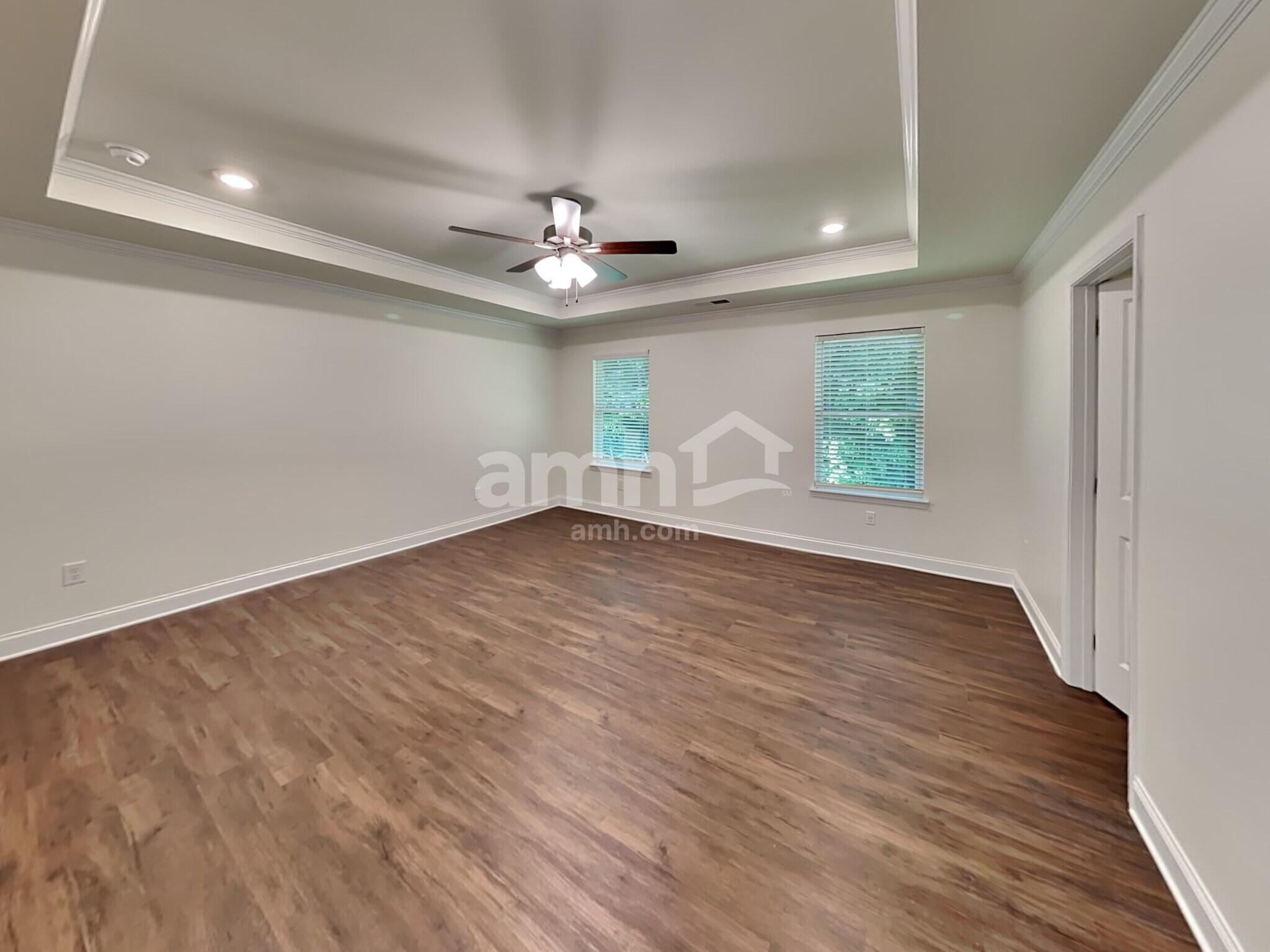 Building Photo - 2062 Windsor Park Ave