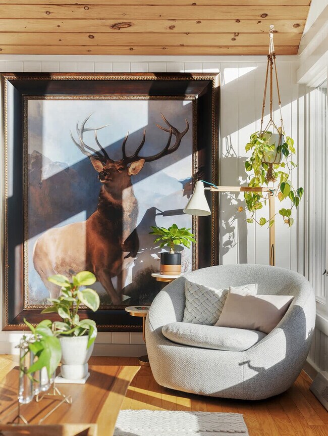 Building Photo - 2046 Lakeside Dr W