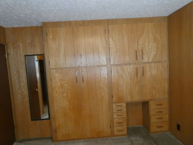 Building Photo - Central Duplex with View