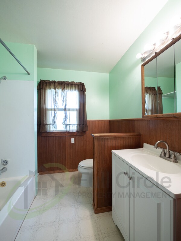 Building Photo - 513 6th St N