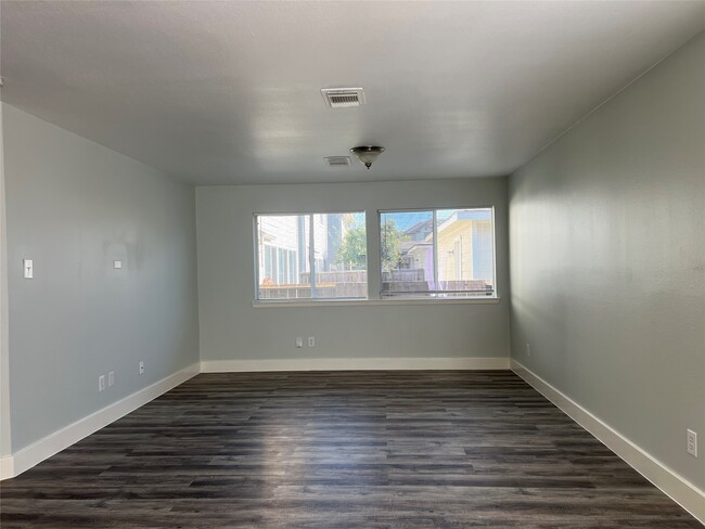 Building Photo - 11956 Chanteloup Dr