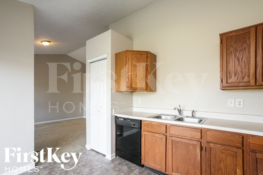 Building Photo - 5922 Brookville Lake Dr