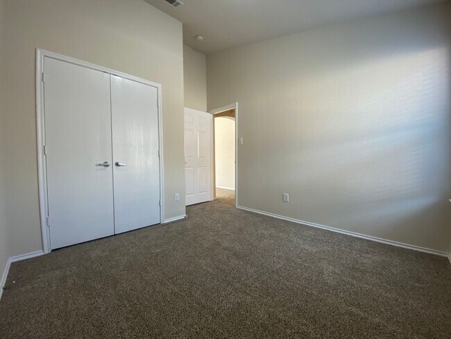 Building Photo - 2136 Ingrid Ln