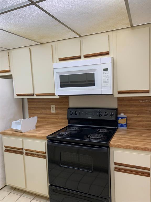 Building Photo - 5250 Cypress Ct