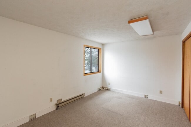 Building Photo - 10623 E Montgomery Ave