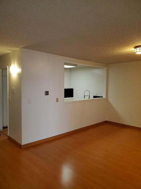 Building Photo - 1127 E Del Mar Blvd