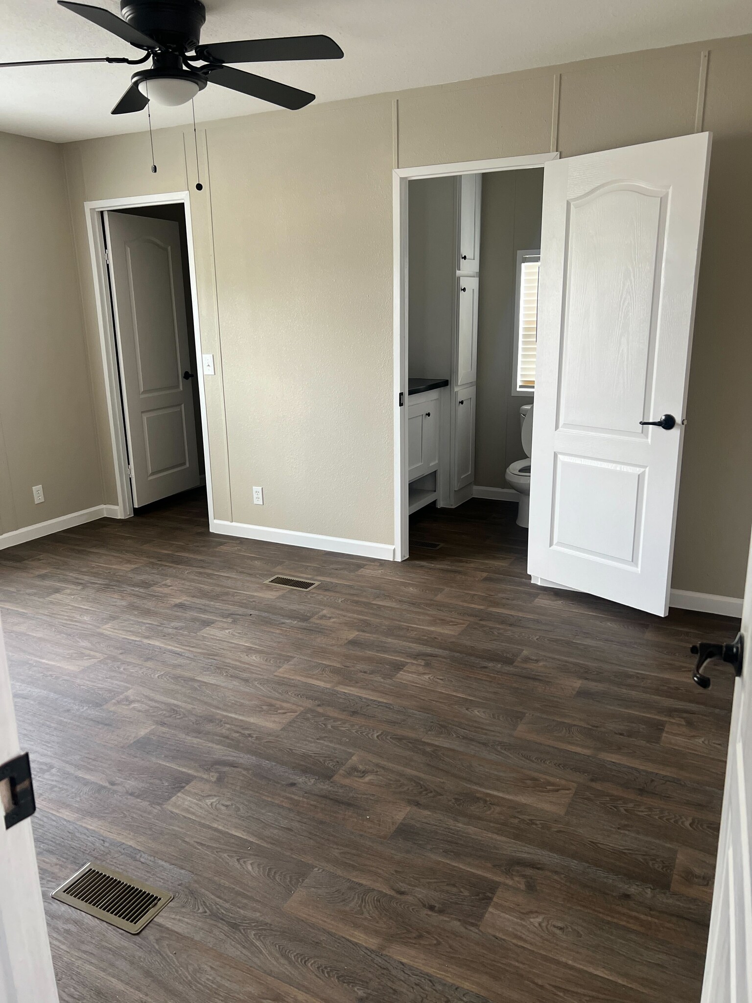 Building Photo - 750 Silent Valley Rd