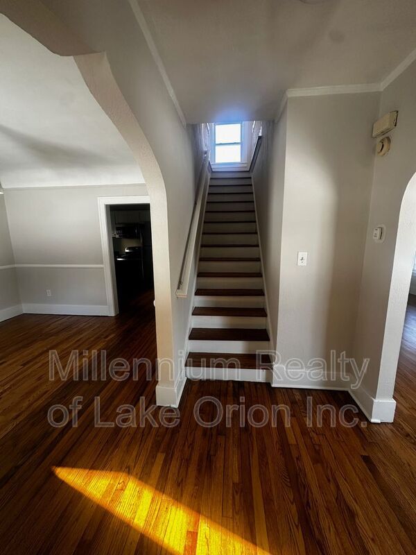 Building Photo - 24 Utica Rd