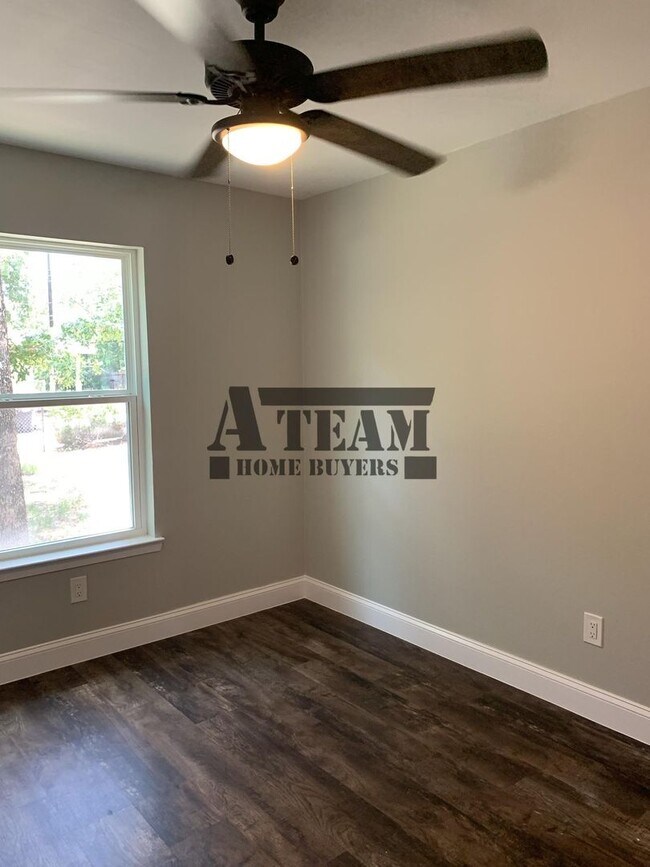 Building Photo - Remodeled 3 Bed 2 Bath Home!