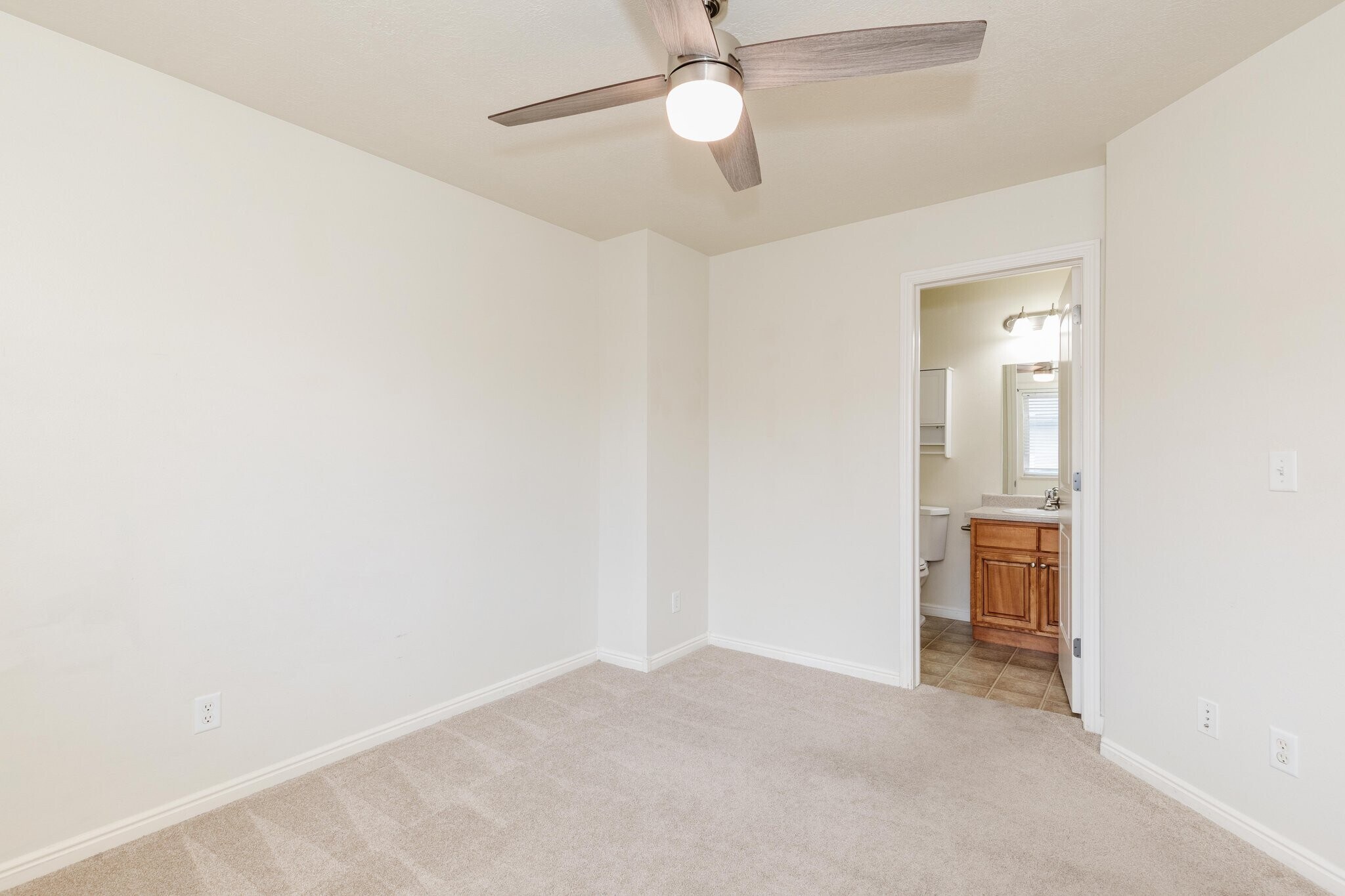 Building Photo - 484 W 1490 N