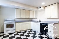 Building Photo - 826 W Dakin St