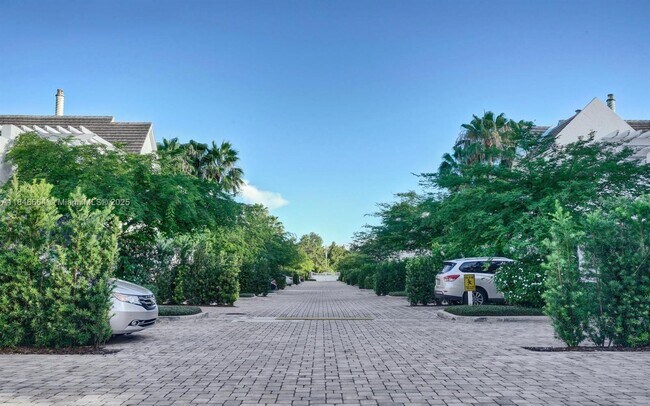 Building Photo - 7713 SW 54th Ct