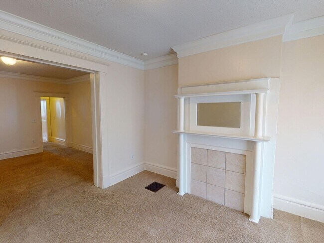 Building Photo - 166-168-168 E 11th Ave