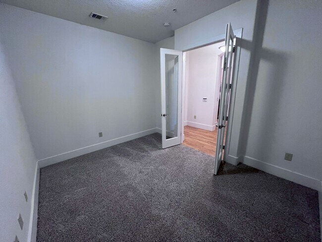 Building Photo - 2600 Hillsboro Pike