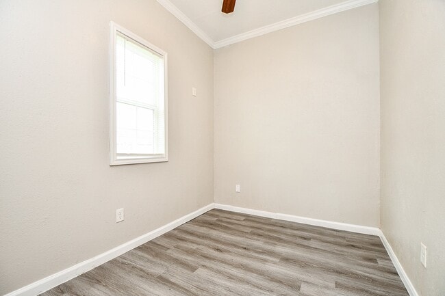 Building Photo - 1907 Lafferty Rd