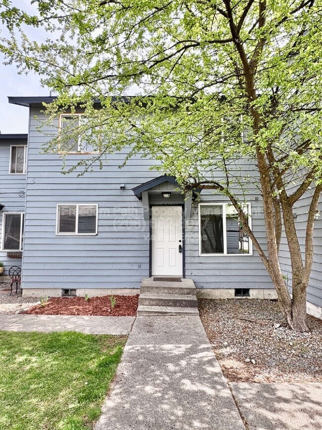 Building Photo - 801 N Brigger St