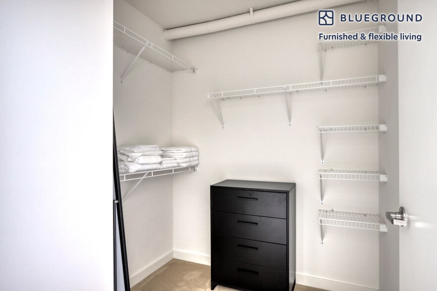 Building Photo - 10349 NE 10th St