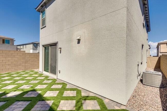 Building Photo - Highly upgraded, spacious, 4 bedroom home ...