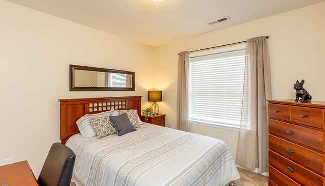 Building Photo - 2402 Clubhouse Ct