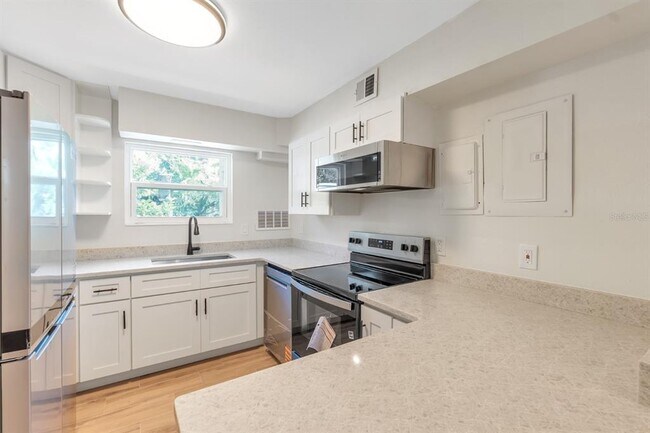 Building Photo - 3835 Almeria Ave