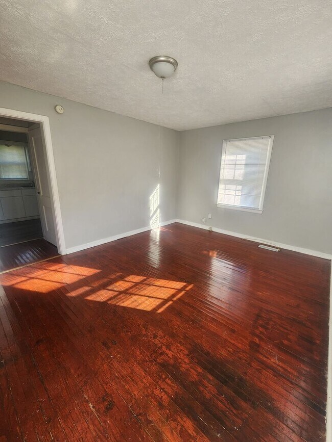 Building Photo - Newly Remolded Spacious Two Bedroom Single Family Near 38th and Sherman