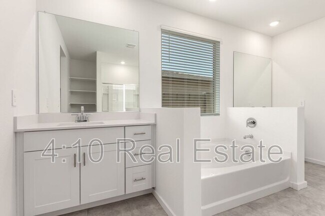 Building Photo - 35405 W Catalan St