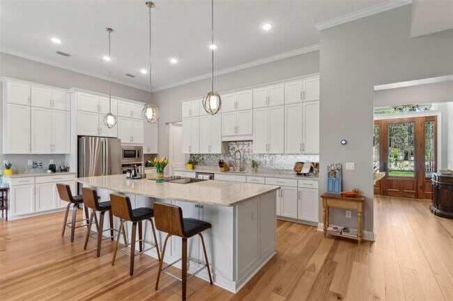 Building Photo - Luxury Living in exclusive and gated Oyste...