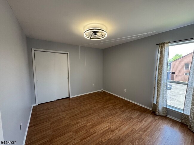 Building Photo - 3811 Bloomingdale Dr
