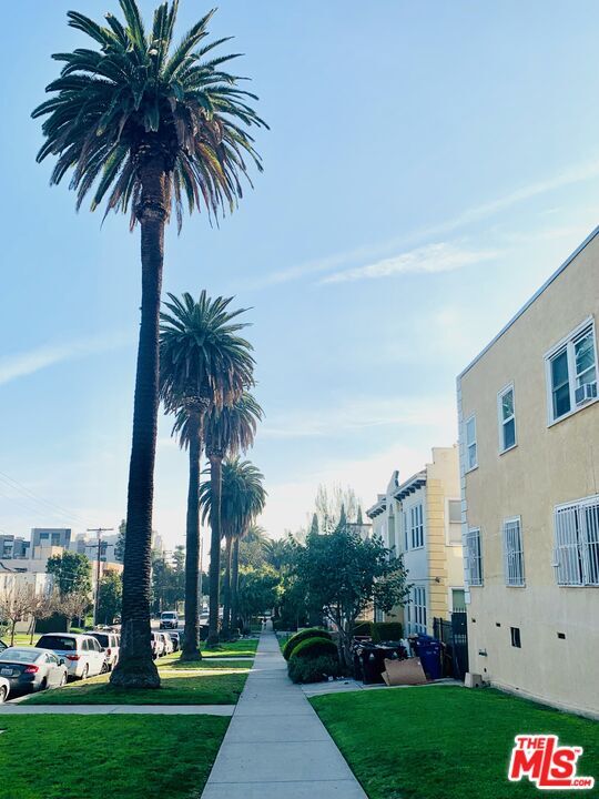 Primary Photo - 1833 Normandie Ave