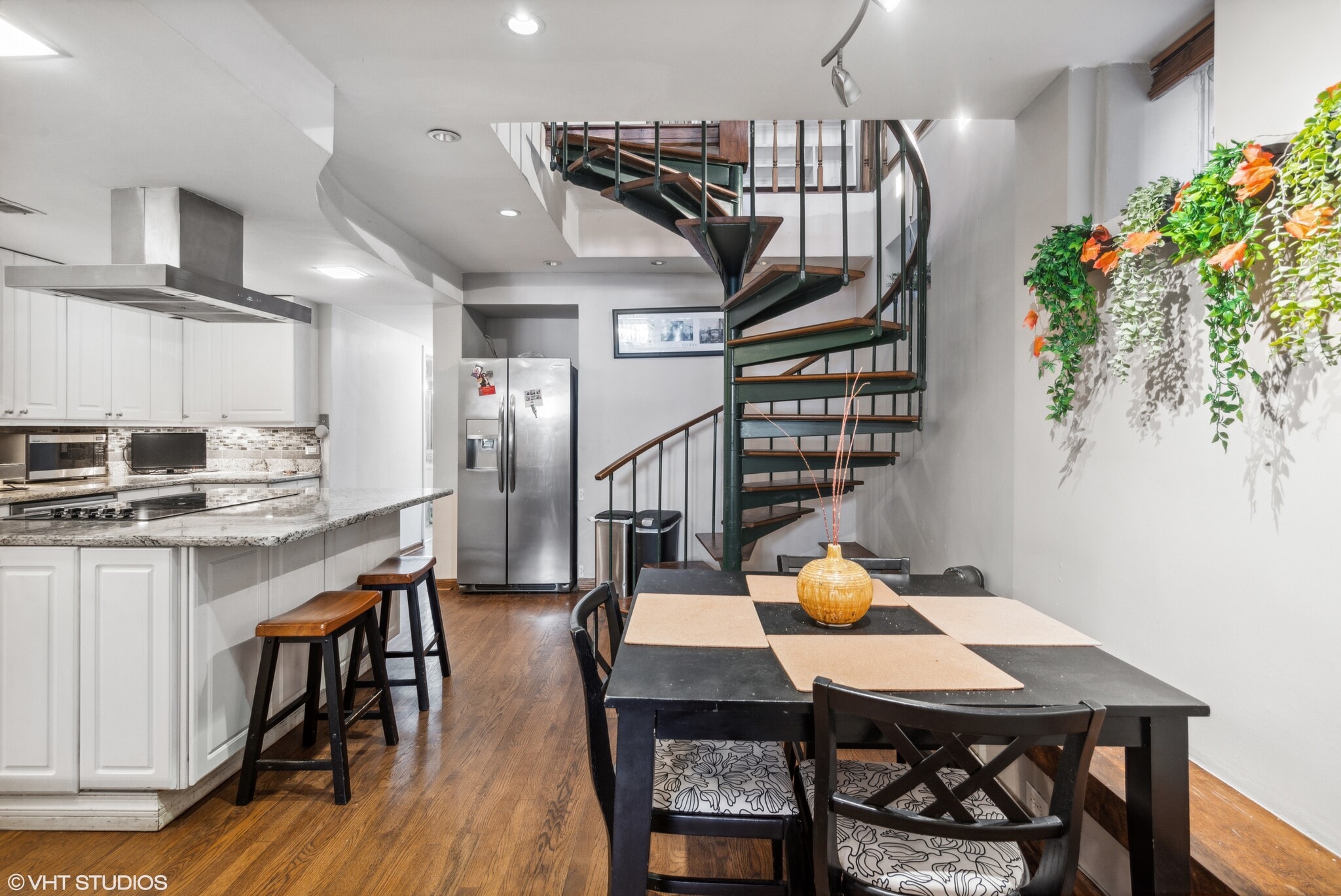 Building Photo - 145 W Burton Pl