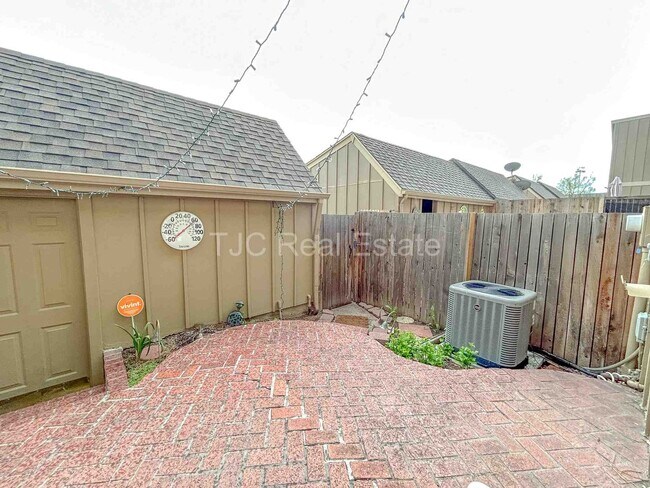 Building Photo - 7814 E Phillips Cir